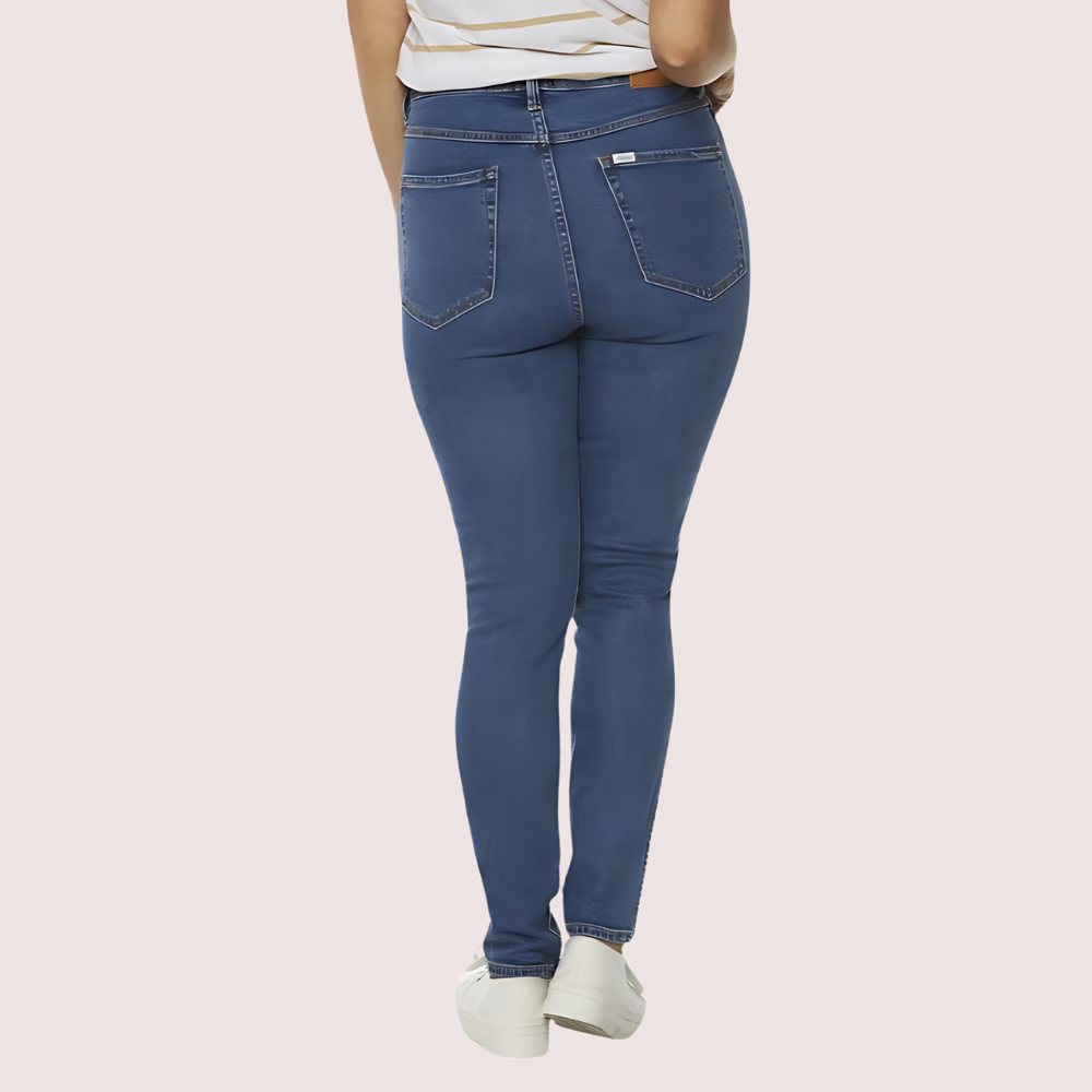 Chic Fit Noir Elegance Skinny Jeans image 3